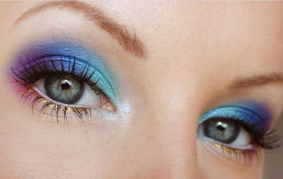 maquillaje azul-rosa