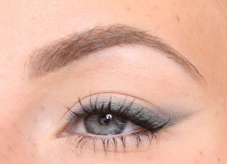 Sombra de ojos verde como delineador de ojos suave